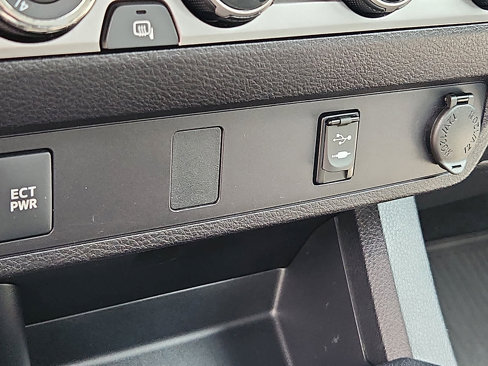 Certified 2017 Toyota Tacoma SR image 27