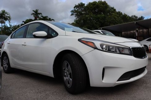 Used 2017 Kia Forte LX image 9