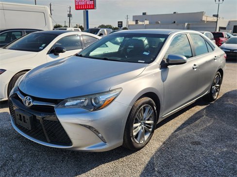 Used 2015 Toyota Camry SE image 3