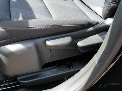 New 2025 Chevrolet Trax RS w/ Sunroof Package image 17