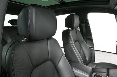 Used 2025 Porsche Macan image 25