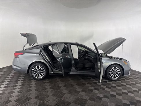 Used 2023 Nissan Altima 2.5 SV w/ SV Premium Package image 12