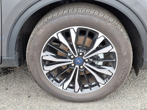 Certified 2022 Ford Escape SEL w/ SEL Stealth AWD Package image 9