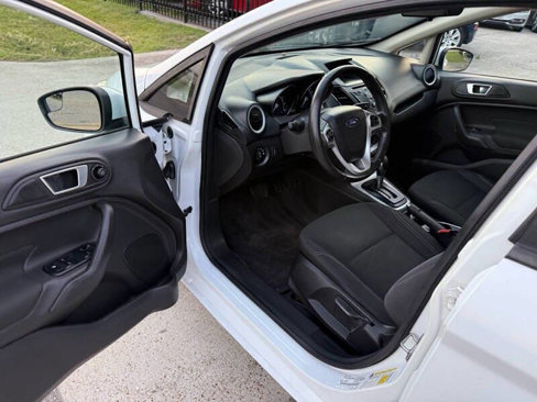 Used 2016 Ford Fiesta SE image 12