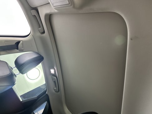 Used 2020 Ford Escape Titanium image 19