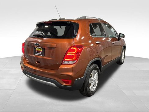 Used 2019 Chevrolet Trax LT w/ LT Convenience Package image 3