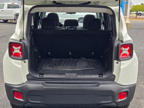 Used 2020 Jeep Renegade Latitude w/ Cold Weather Group image 12