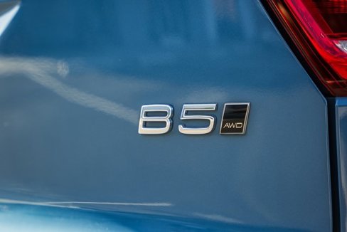 Certified 2023 Volvo XC40 B5 Plus w/ Driver Assist Package image 7