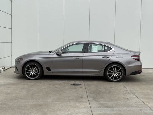 Used 2023 Genesis G70 2.0T image 4
