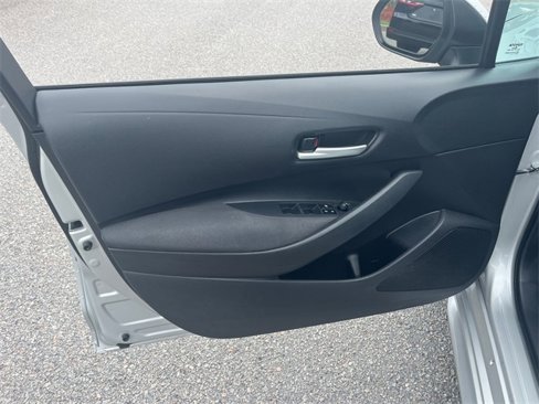 Used 2021 Toyota Corolla LE image 11