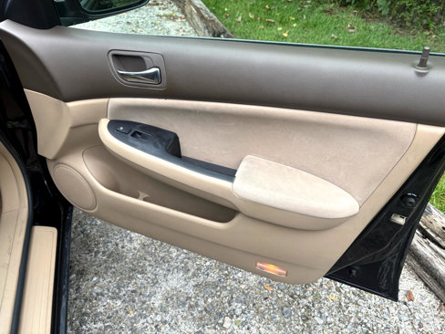 Used 2004 Honda Accord LX image 17