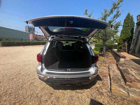Used 2018 Nissan Pathfinder SV w/ SV Tech Package image 16