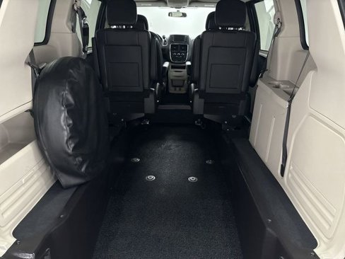 Used 2018 Dodge Grand Caravan SE image 15