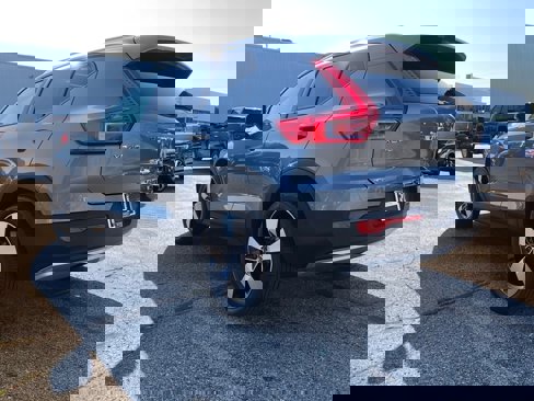 Used 2019 Volvo XC40 T5 Momentum image 4