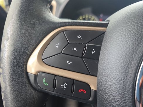 Used 2017 Jeep Renegade Limited image 23