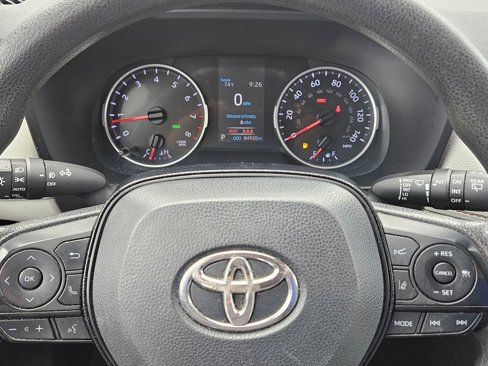 Used 2020 Toyota RAV4 XLE image 14