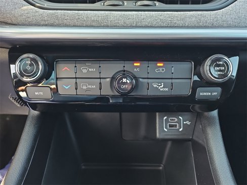 New 2025 Jeep Compass Latitude image 21