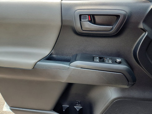Certified 2017 Toyota Tacoma SR image 14