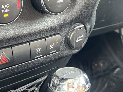 Used 2017 Jeep Wrangler 75th Anniversary image 36