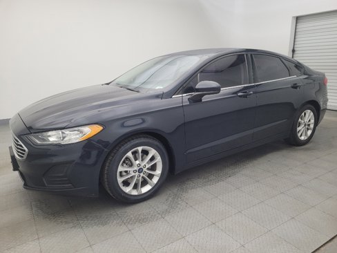 Used 2020 Ford Fusion SE image 2