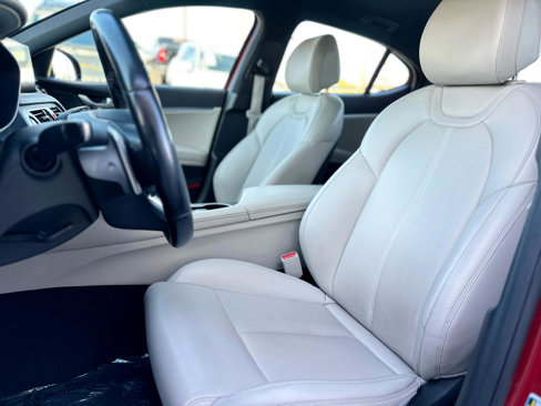 Used 2022 Genesis G70 2.0T image 10