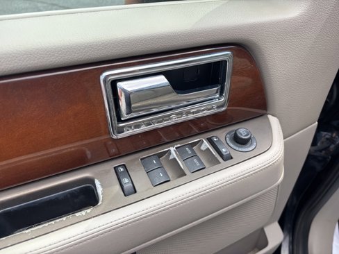 Used 2013 Lincoln Navigator 4WD image 17
