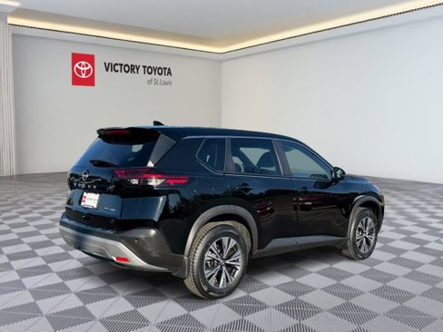 Used 2022 Nissan Rogue SV image 4