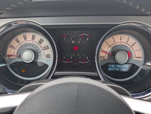 Used 2010 Ford Mustang GT image 10