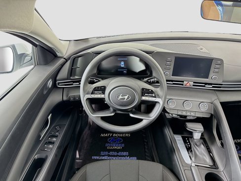 Certified 2025 Hyundai Elantra SE image 21