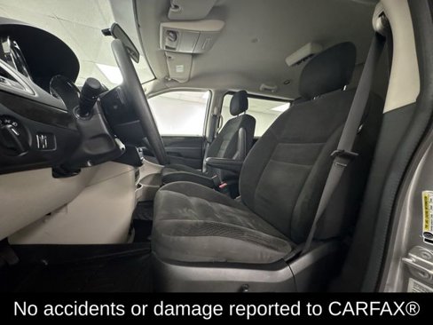 Used 2018 Dodge Grand Caravan SE image 2