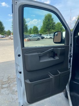 Used 2017 Chevrolet Express 3500 image 18
