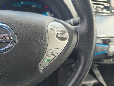 Used 2013 Nissan Leaf SL w/ Premium Pkg image 29