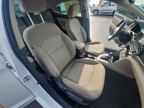 Used 2020 Hyundai Elantra SEL image 17