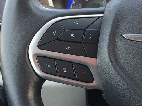 Used 2018 Chrysler Pacifica Touring-L Plus image 17