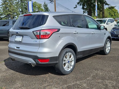 Used 2017 Ford Escape SE image 5