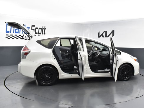 Used 2017 Toyota Prius V Two image 35