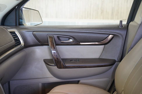 Used 2013 GMC Acadia Denali image 30