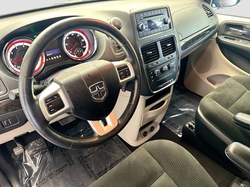 Used 2016 Dodge Grand Caravan American Value Package w/ UConnect Hands-Free Group image 7
