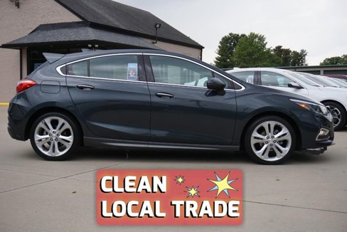 Used 2017 Chevrolet Cruze Premier image 2