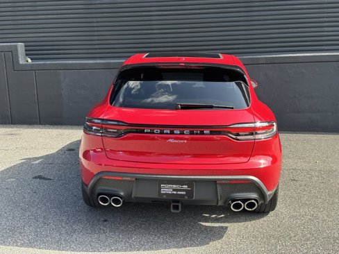 Certified 2025 Porsche Macan image 9