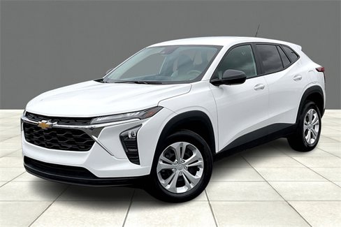 Used 2025 Chevrolet Trax LS image 2