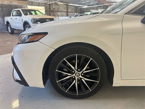 Used 2021 Toyota Camry SE image 23