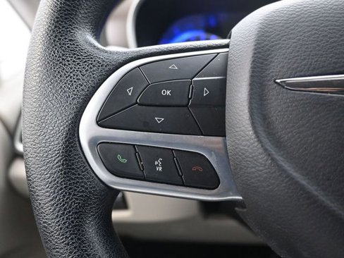 Used 2020 Chrysler Voyager Lxi image 12