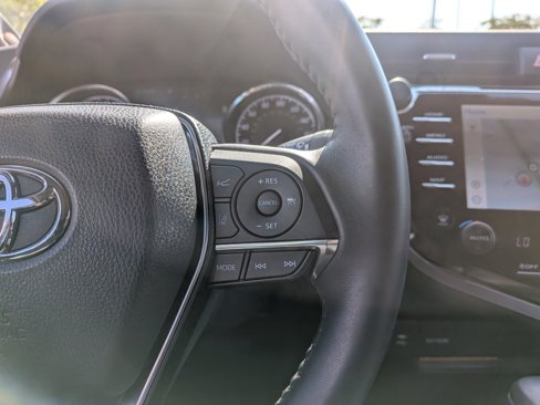 Used 2018 Toyota Camry XLE image 26