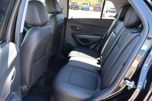 Used 2020 Chevrolet Trax LT w/ LT Convenience Package image 34