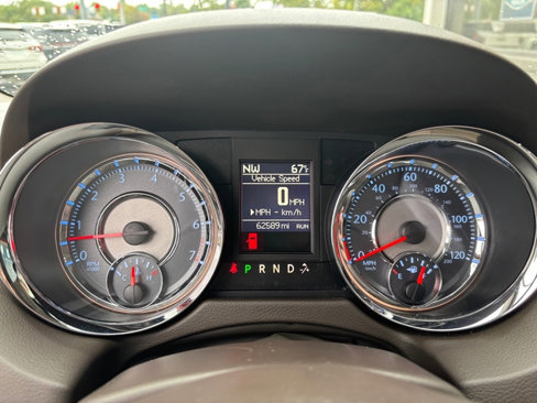 Used 2015 Chrysler Town & Country Touring-L image 16
