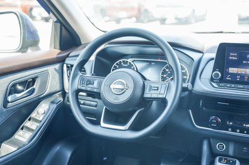 Certified 2022 Nissan Rogue SV image 16