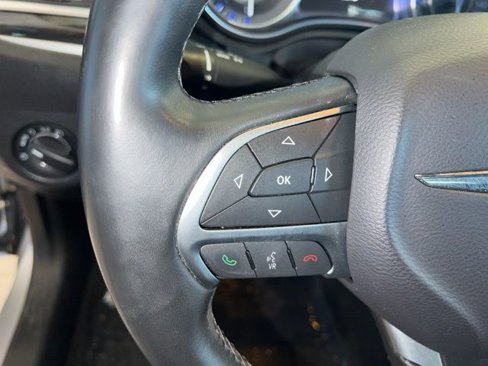 Used 2016 Chrysler 300 Limited image 23
