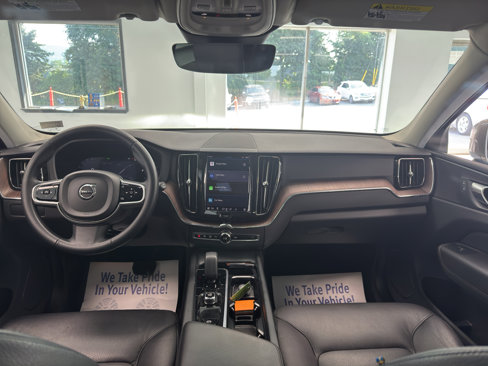 Used 2023 Volvo XC60 B5 Plus image 25