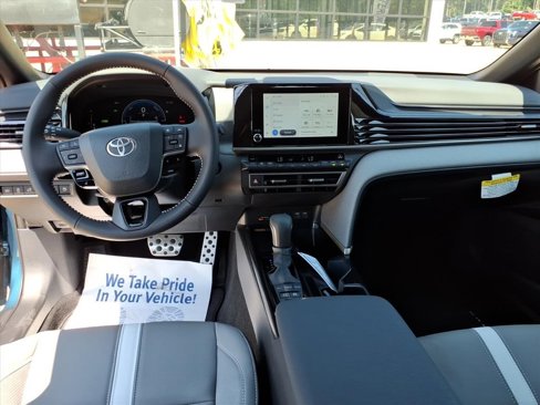 New 2025 Toyota Camry SE image 17